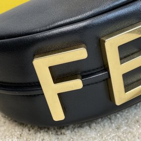 Название： FENDI Grahy Сумка в форме полумесяца Качество： высший 