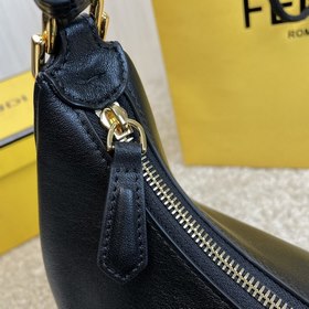 Название： FENDI Grahy Сумка в форме полумесяца Качество： высший 