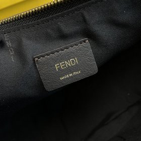 Название： FENDI Grahy Сумка в форме полумесяца Качество： высший 