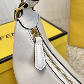 Название： FENDI Grahy Сумка в форме полумесяца Качество： высший 