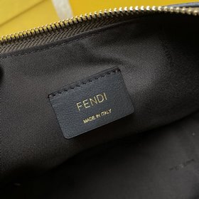 Название： FENDI Grahy Сумка в форме полумесяца Качество： высокок