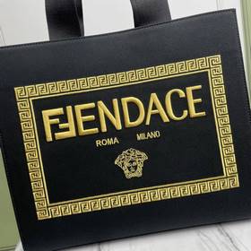 Название： FENDACE вышивка на холсте с черным фоном Качество： высш