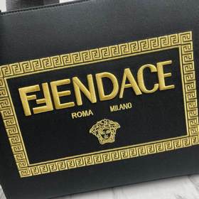 Название： FENDACE вышивка на холсте с черным фоном Качество： высш