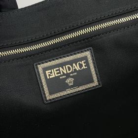 Название： FENDACE вышивка на холсте с черным фоном Качество： высш