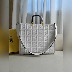 Белый тисненый Средняя сумка Fendi для покупок Кожаная сумка-тоут