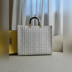 Белый тисненый Средняя сумка Fendi для покупок Кожаная сумка-тоут