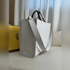 Белый тисненый Средняя сумка Fendi для покупок Кожаная сумка-тоут