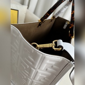 Белый тисненый Средняя сумка Fendi для покупок Кожаная сумка-тоут