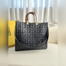 Черный тисненый Средняя сумка Fendi для покупок Кожаная сумка-тоу
