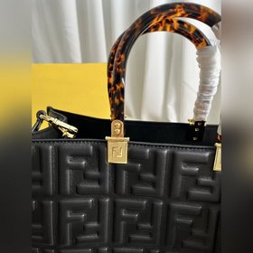 Черный тисненый Средняя сумка Fendi для покупок Кожаная сумка-тоу