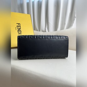 Черный тисненый Средняя сумка Fendi для покупок Кожаная сумка-тоу