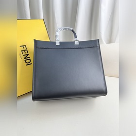 Черный и белый Средняя сумка Fendi для покупок Кожаная сумка-тоут
