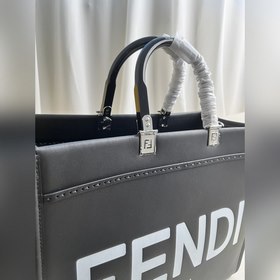 Черный и белый Средняя сумка Fendi для покупок Кожаная сумка-тоут