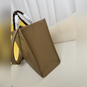 Средняя сумка Fendi Sunshine Кожаная сумка-тоут Подробнее Средняя
