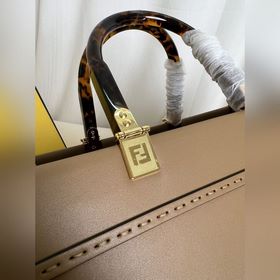 Средняя сумка Fendi Sunshine Кожаная сумка-тоут Подробнее Средняя