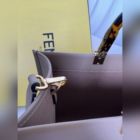 Средняя сумка Fendi Sunshine Кожаная сумка-тоут Подробнее Средняя