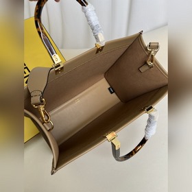 Средняя сумка Fendi Sunshine Кожаная сумка-тоут Подробнее Средняя