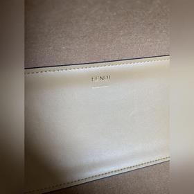 Средняя сумка Fendi Sunshine Кожаная сумка-тоут Подробнее Средняя