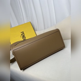 Средняя сумка Fendi Sunshine Кожаная сумка-тоут Подробнее Средняя