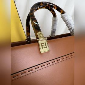 Средняя сумка Fendi Sunshine Кожаная сумка-тоут Подробнее Средняя