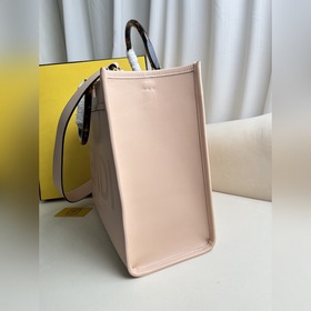 Средняя сумка Fendi Sunshine Кожаная сумка-тоут Подробнее Средняя