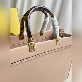 Средняя сумка Fendi Sunshine Кожаная сумка-тоут Подробнее Средняя