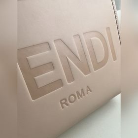 Средняя сумка Fendi Sunshine Кожаная сумка-тоут Подробнее Средняя