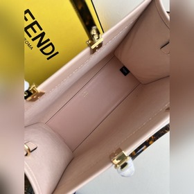 Средняя сумка Fendi Sunshine Кожаная сумка-тоут Подробнее Средняя