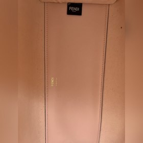 Средняя сумка Fendi Sunshine Кожаная сумка-тоут Подробнее Средняя