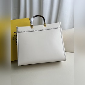 Средняя сумка Fendi Sunshine Кожаная сумка-тоут Подробнее Средняя
