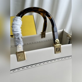 Средняя сумка Fendi Sunshine Кожаная сумка-тоут Подробнее Средняя