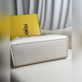Средняя сумка Fendi Sunshine Кожаная сумка-тоут Подробнее Средняя