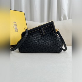 Черный плетеный Серия Fendifirst отличается дизайном с буквой F,