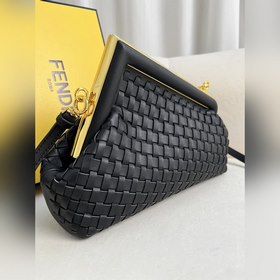 Черный плетеный Серия Fendifirst отличается дизайном с буквой F, 