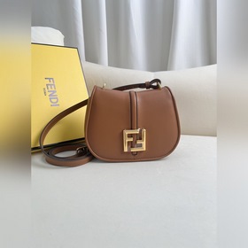 Маленькая сумка коричневого цвета Маленькая сумка FENDI из черной