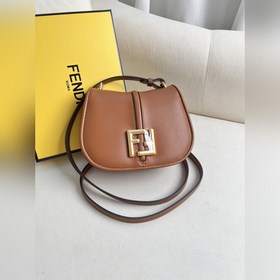 Маленькая сумка коричневого цвета Маленькая сумка FENDI из черной