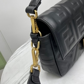 Название： FENDI (BAGUETTE) Качество： высший сорт Модель： 8824 Цве