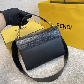 Название： FENDI Kan I Качество： качество оригинального заказа Мод