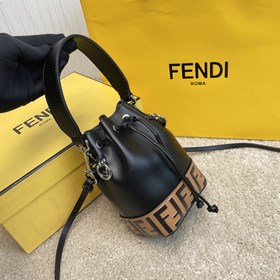Название： FENDI Mon Tresor сумка-бакет Качество： оригинал Модель：