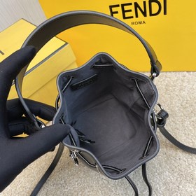 Название： FENDI Mon Tresor сумка-бакет Качество： оригинал Модель：