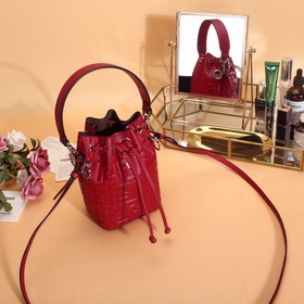 Название： FENDI Mon Tresor сумка-бакет Качество： оригинал Модель：