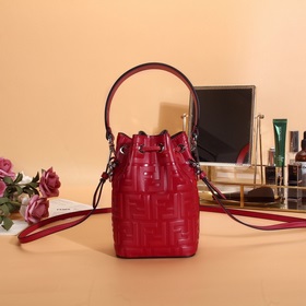 Название： FENDI Mon Tresor сумка-бакет Качество： оригинал Модель：