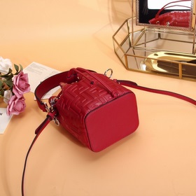Название： FENDI Mon Tresor сумка-бакет Качество： оригинал Модель：