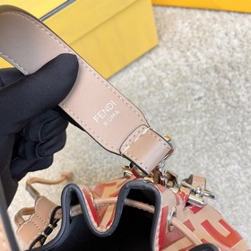 Название： FENDI Mon Tresor сумка-бакет Качество： оригинал Модель：