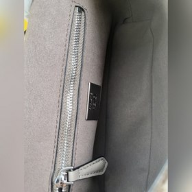Голубиная ткань Средняя сумка Iconic Baguette с цепочкой, изготов