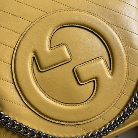 Маленькая сумка-тоут из серии Gucci Blondie в оригинальной зелено