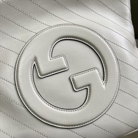 Маленькая сумка Gucci Blondie из серии Blondie в оригинальной зел