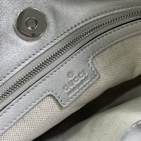 Сумка Gucci Blondie из серии Blondie в оригинальной зеленой короб