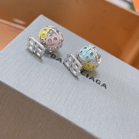 BALENCIAGA Парижские серьги-гвоздикиз серии «Королевская комбинац