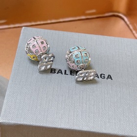 BALENCIAGA Парижские серьги-гвоздикиз серии «Королевская комбинац